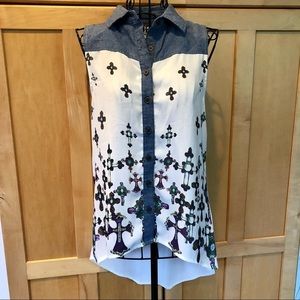 Hot & Delicious White Cross Print Sleeveless Top size smalll